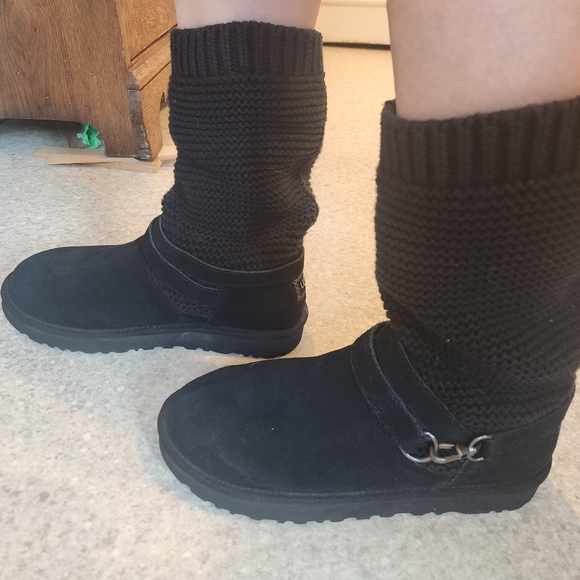 Ugg Purl Strap Boots - Picture 2 of 7